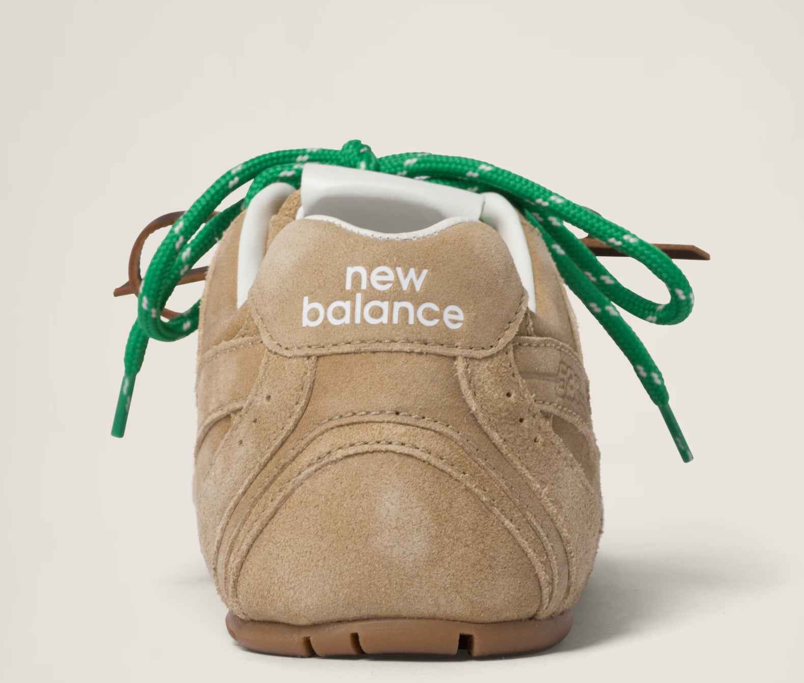 حذاء ميو ميو