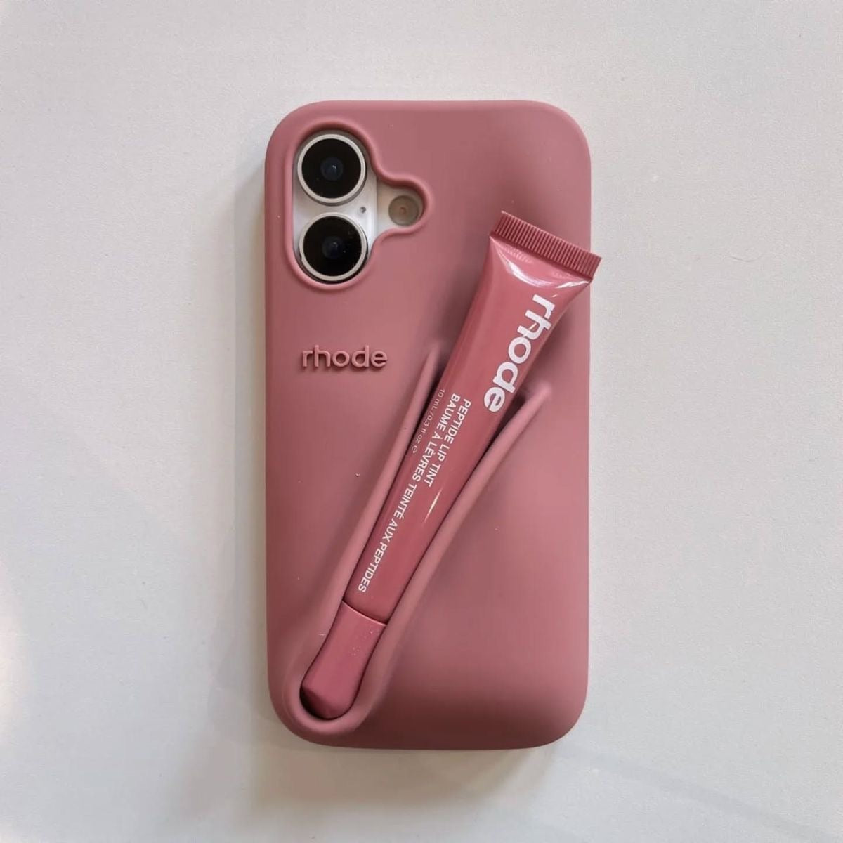 كفر أيفون ١٦ بلس