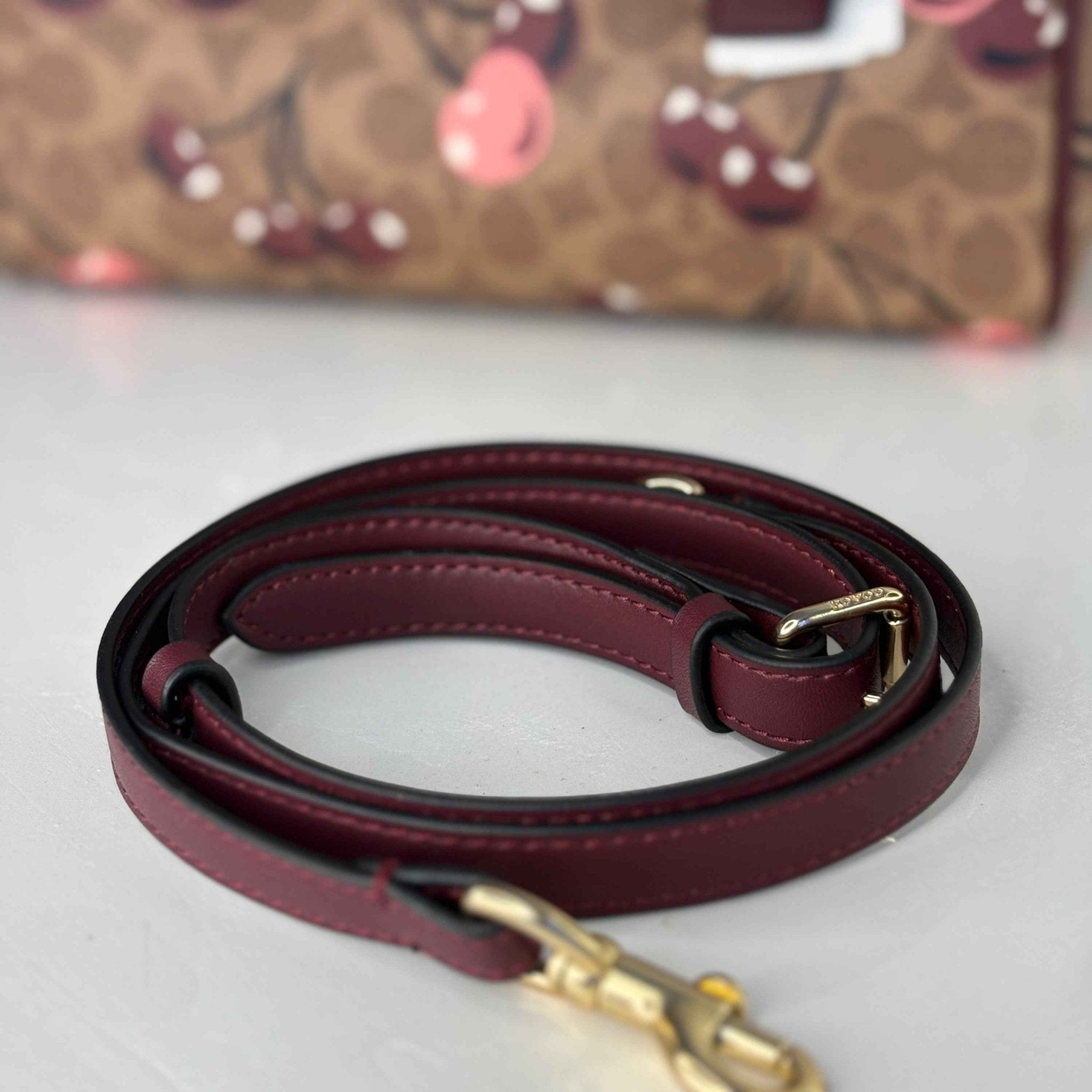 كوتش روان بالكرزات - WOW BOUTIQUE