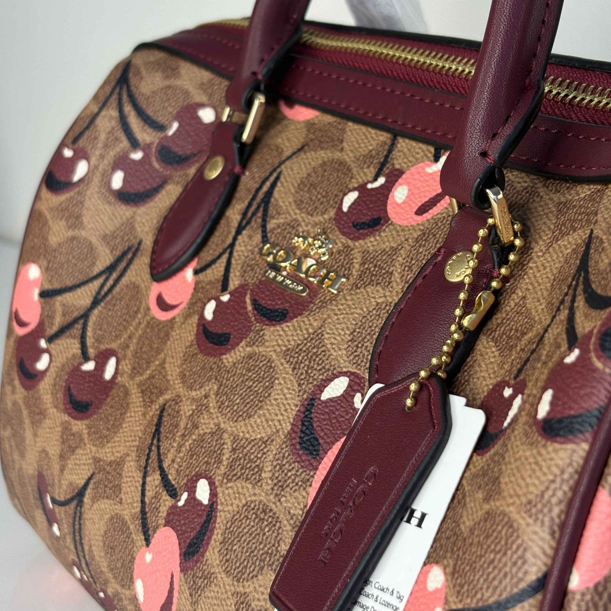 كوتش روان بالكرزات - WOW BOUTIQUE