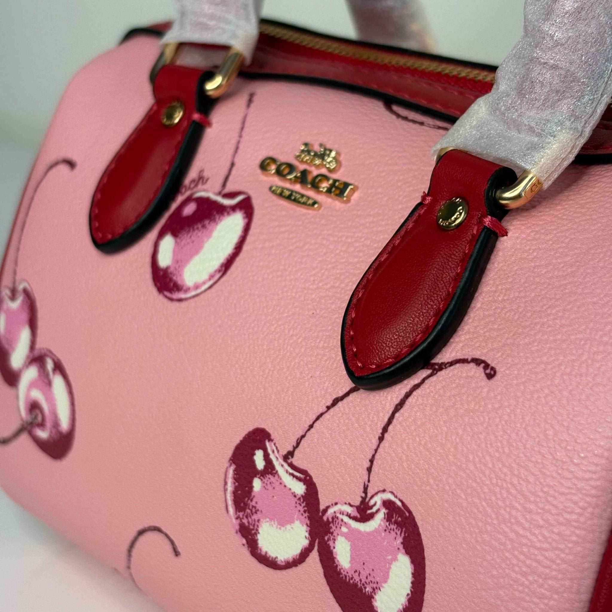 كوتش روان بالكرزات - WOW BOUTIQUE