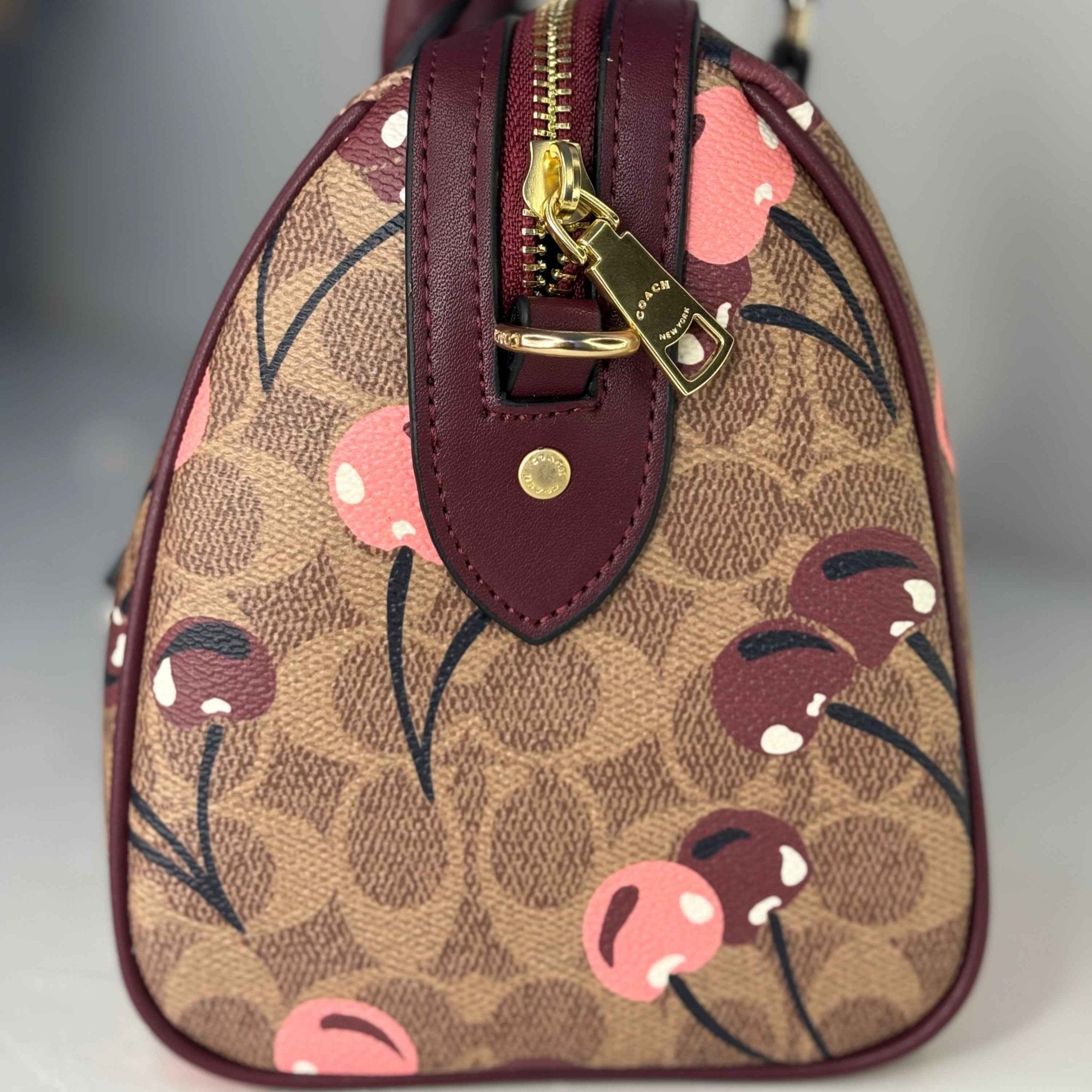 كوتش روان بالكرزات - WOW BOUTIQUE