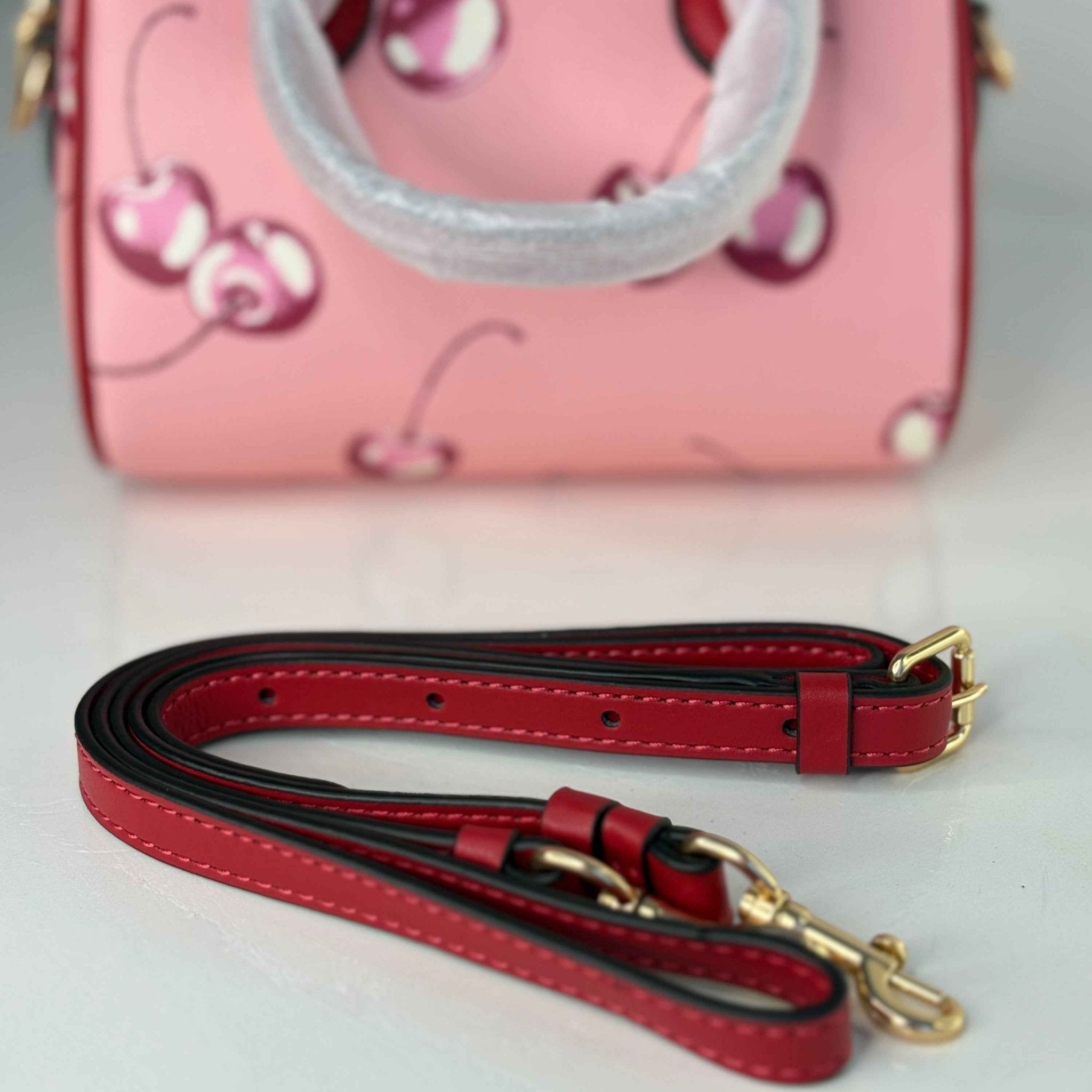 كوتش روان بالكرزات - WOW BOUTIQUE