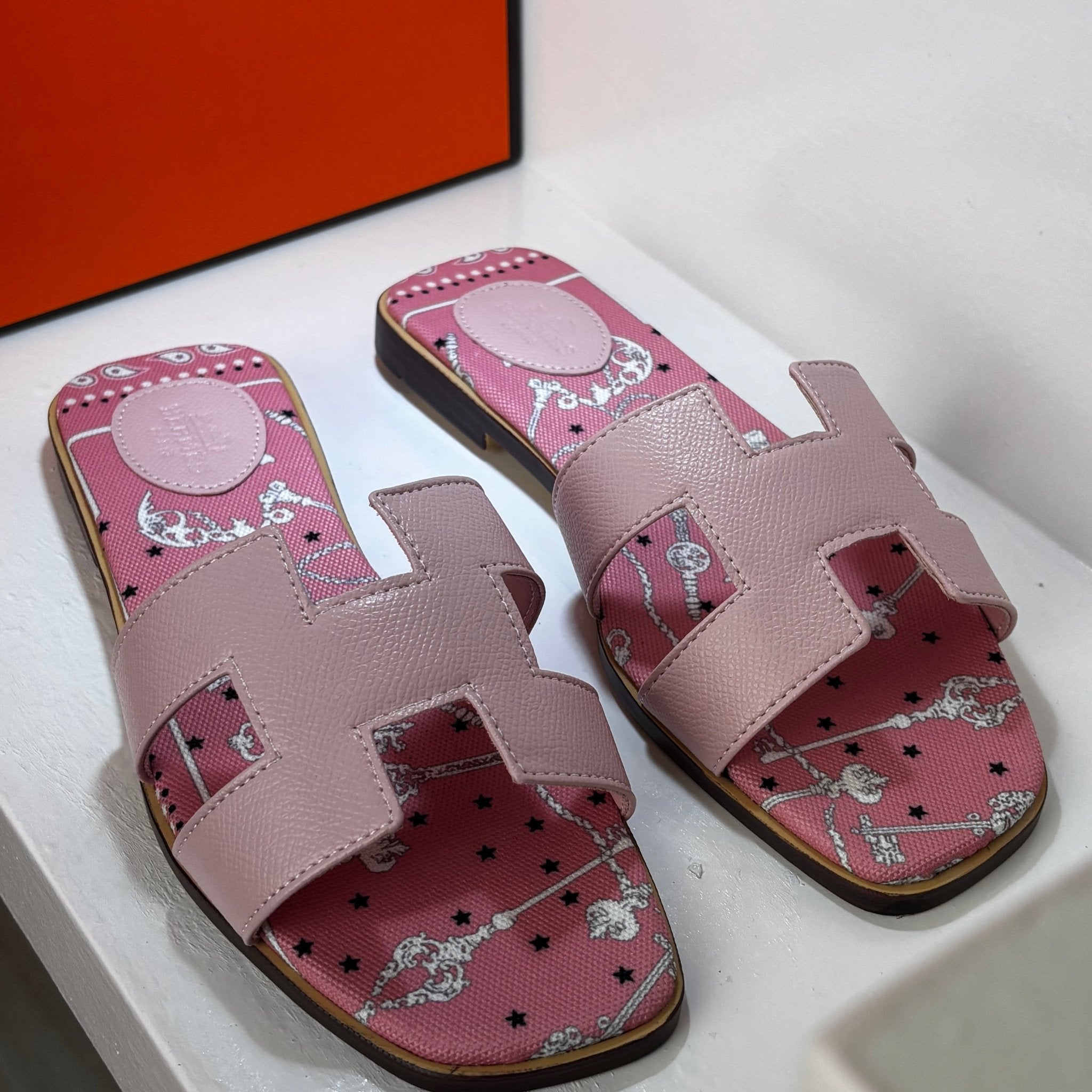 صندل هيرمز الملون - WOW BOUTIQUE