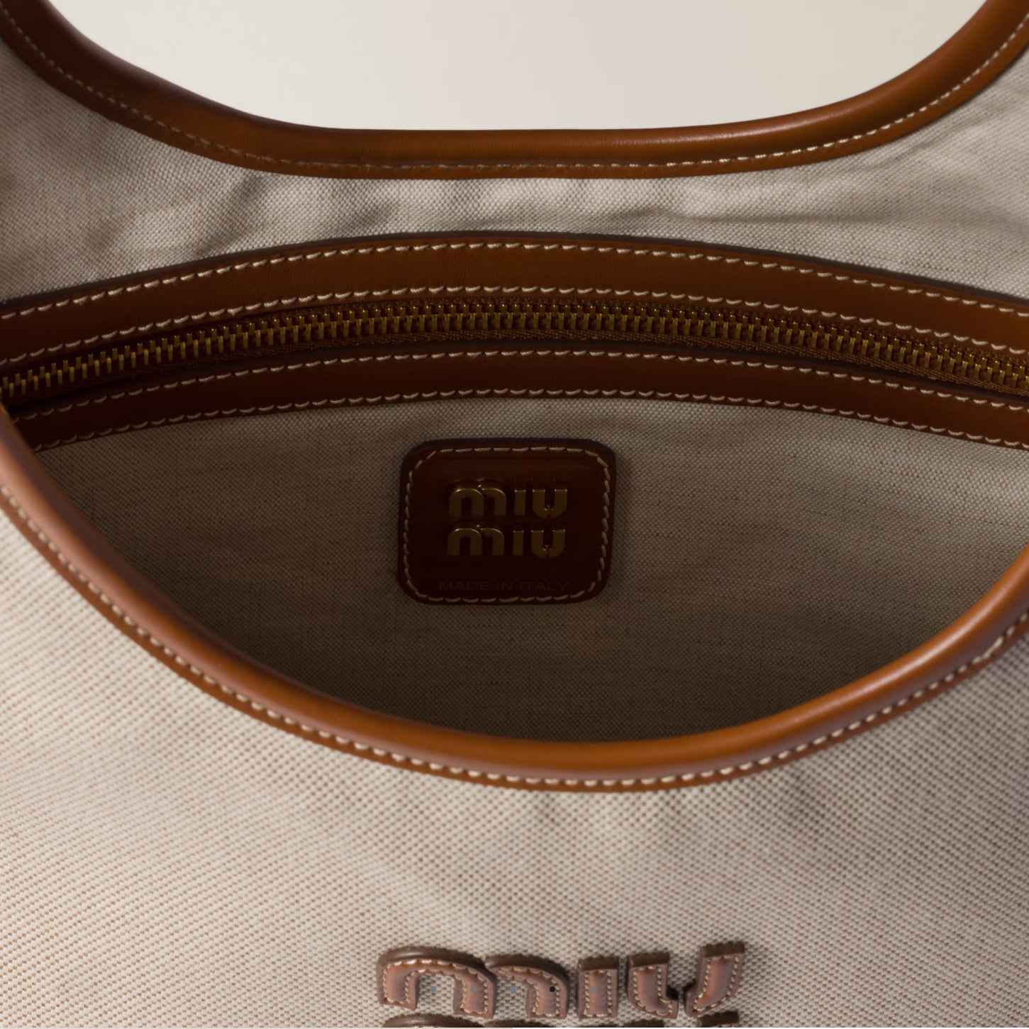 توت باق من ميو ميو - WOW BOUTIQUE